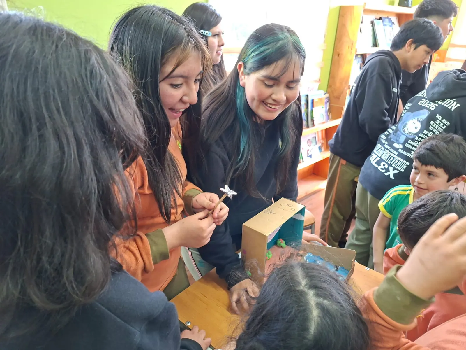 Estudiantes de octavo básico presentan exposición por el Día de las Aves Playeras